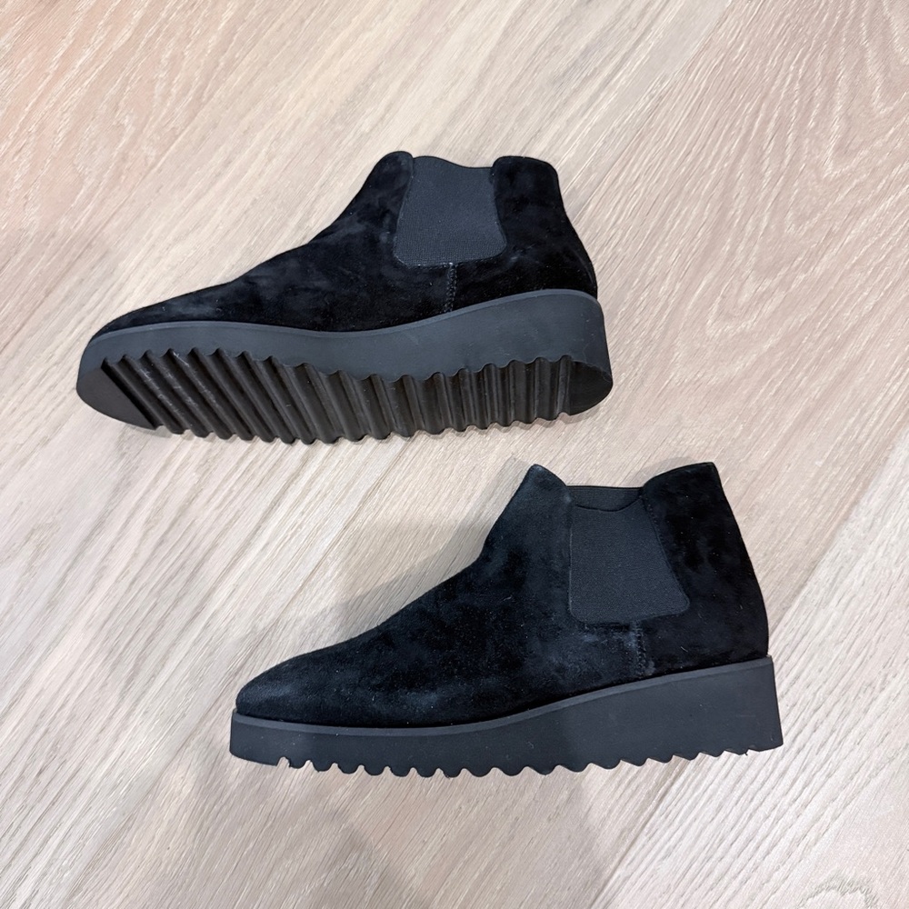 Amalfi Black Suede Chukka Boots